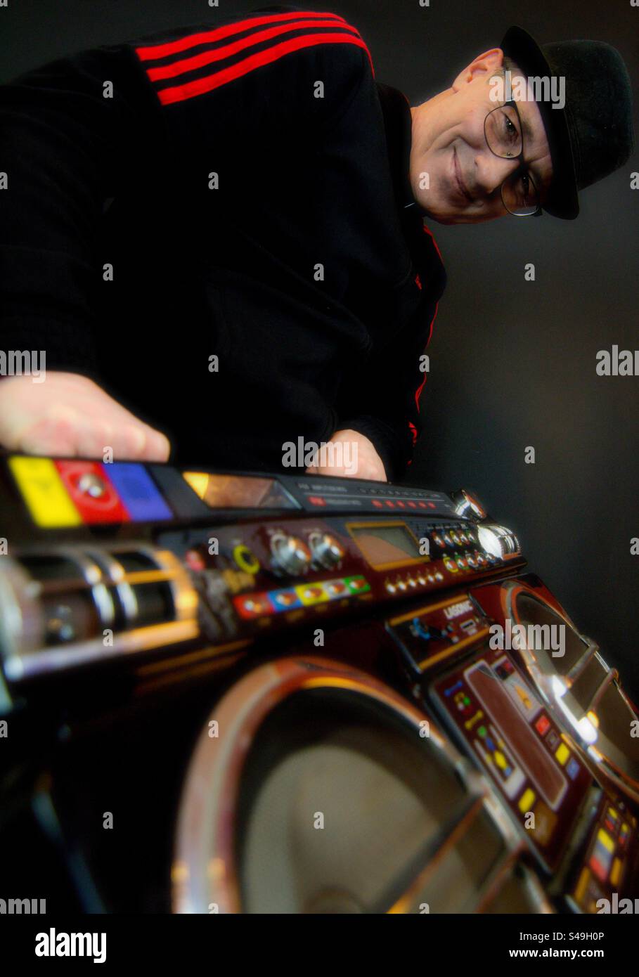 un gars avec une boombox Banque D'Images