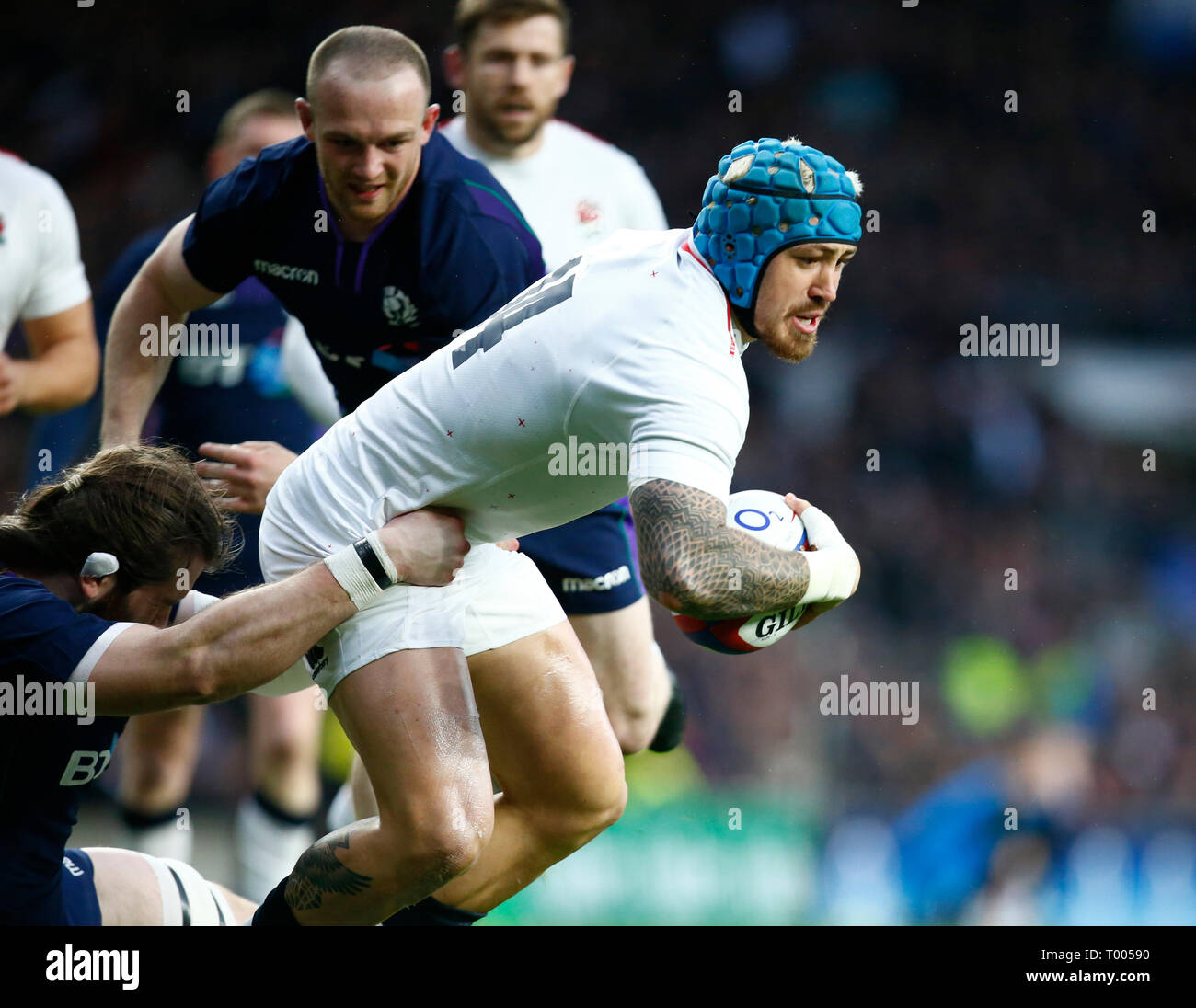 Londres, Angleterre, 16 mars Jack Nowell d'Angleterre va au-dessus de sa essayer pendant le match de rugby 6 nations Guinness entre l'Angleterre et l'Écosse au stade de Twickenham à Twickenham en Angleterre, le 16 mars 2019 Action Crédit photo Sport Banque D'Images