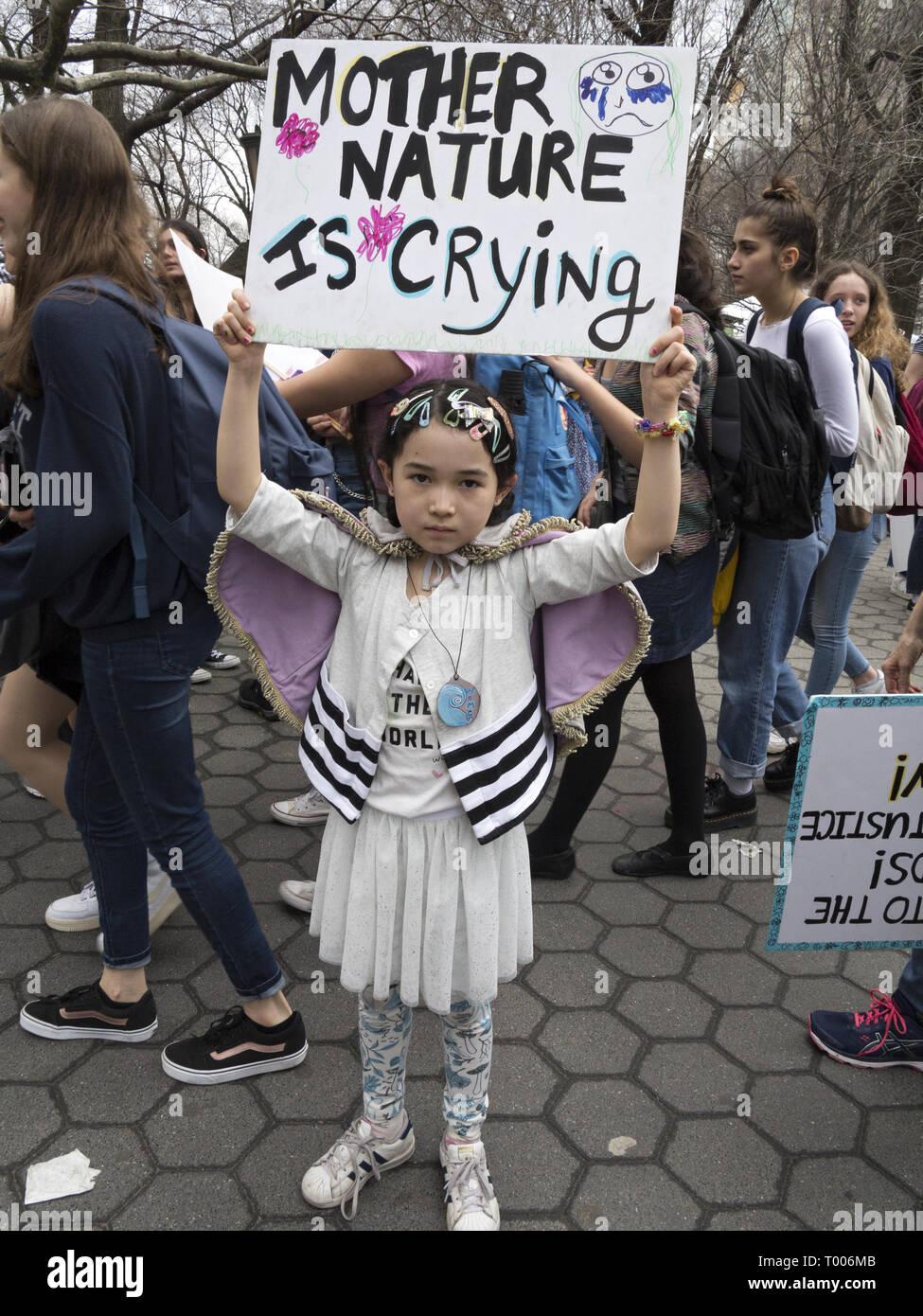 New York City, USA. 15 mars, 2019. Grève de la jeunesse pour le changement climatique à Columbus Circle à Manhattan. Credit : Ethel Wolvovitz/Alamy Live News Banque D'Images