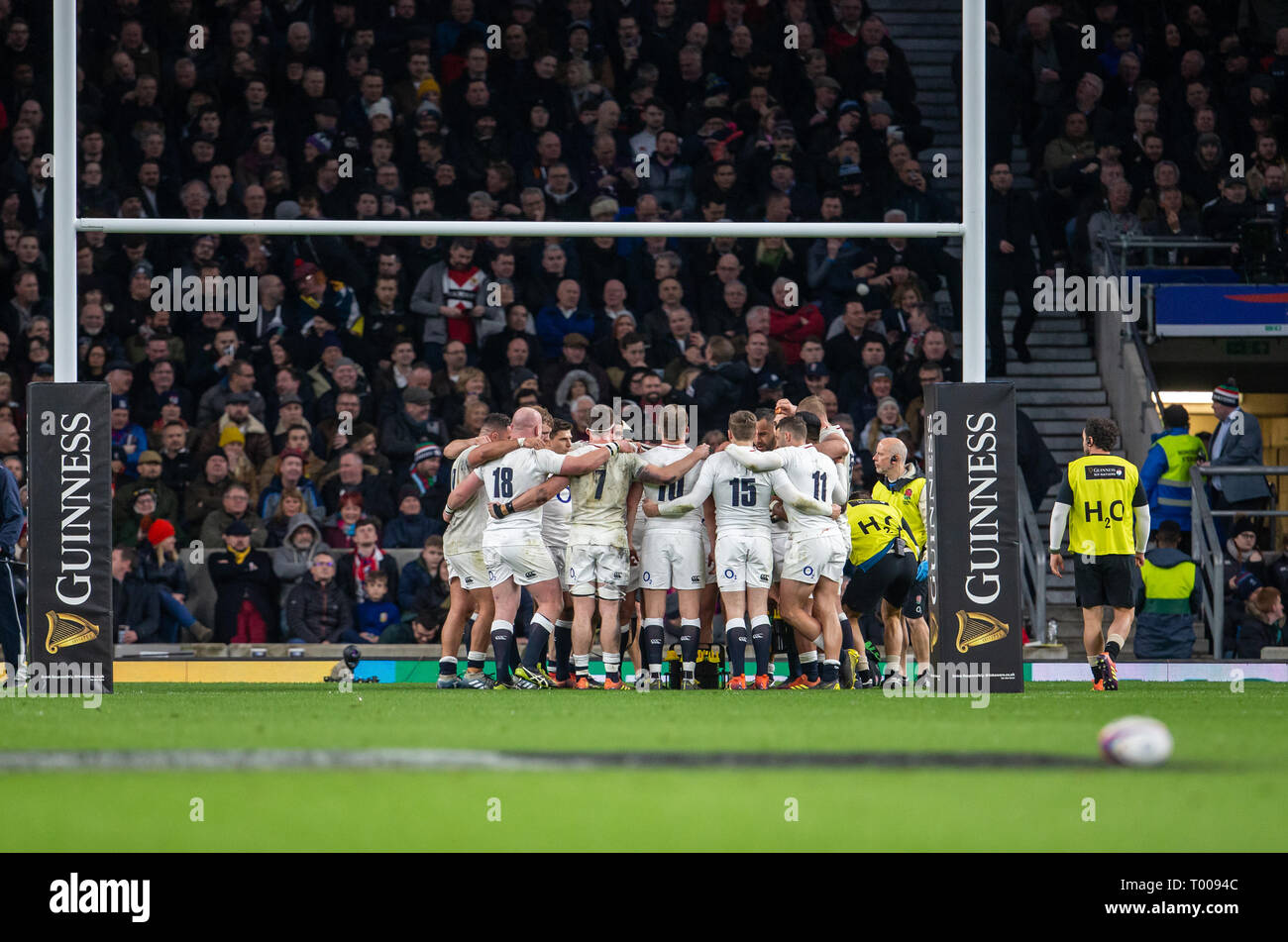 Le stade de Twickenham, London, UK. Mar 16, 2019. Six Nations Guinness rugby, l'Angleterre contre l'Ecosse, l'Angleterre se regrouper derrière les postes que l'Écosse faire un retour Credit : Action Plus Sport/Alamy Live News Banque D'Images