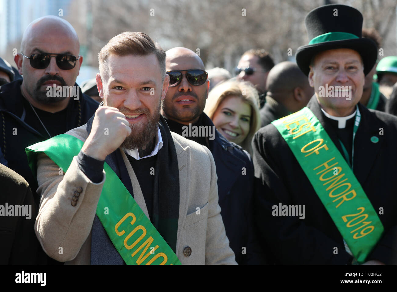Artiste martial mixte irlandais Conor McGregor se joint à la parade de la St Patrick à Chicago. Banque D'Images