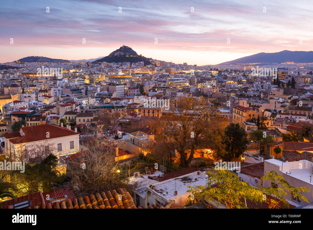 Vue de la colline Lycabettus d'Anafiotika quartier dans la vieille ville d'Athènes, Grèce. Banque D'Images
