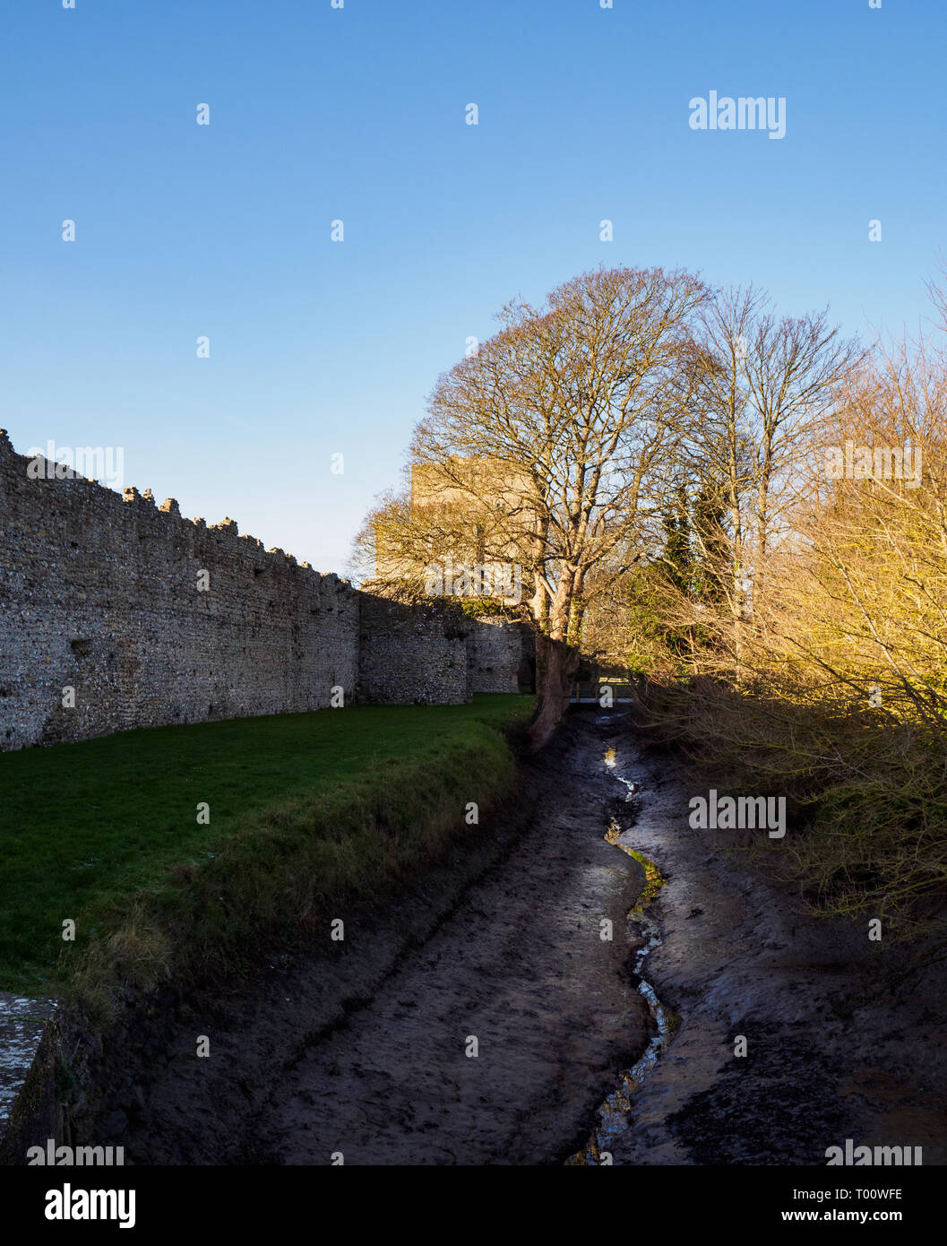 Photographie de les murs et la tour du château de Porchester, Portsmouth, Hampshire. Banque D'Images