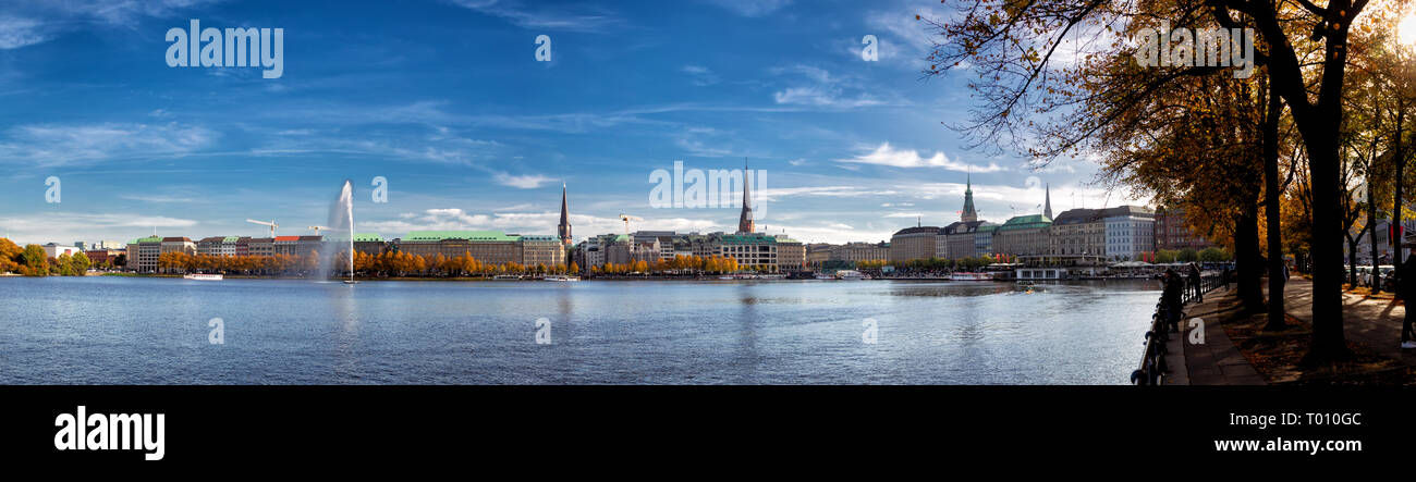 Panorama de l'Alster intérieure avec la Fontaine de l'Alster à Hambourg, Allemagne. Banque D'Images