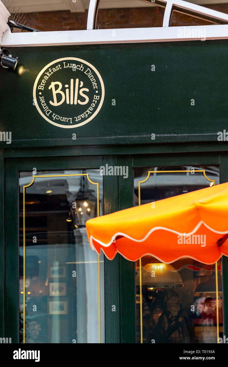 Le restaurant de Bill, la station de métro de Kensington High Street