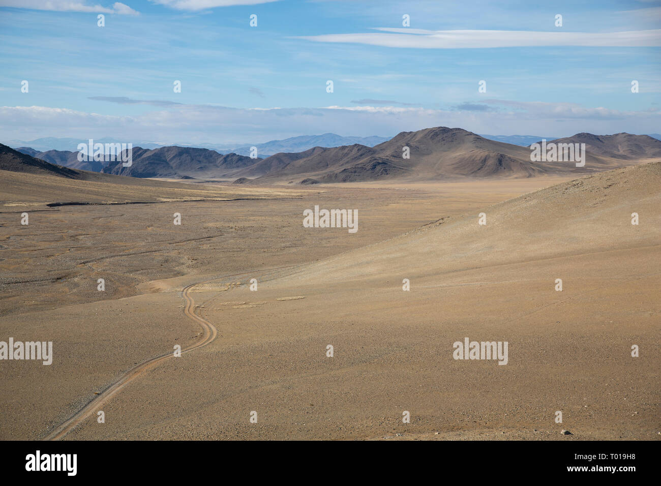 Route dans un paysage de l'ouest de la Mongolie Banque D'Images
