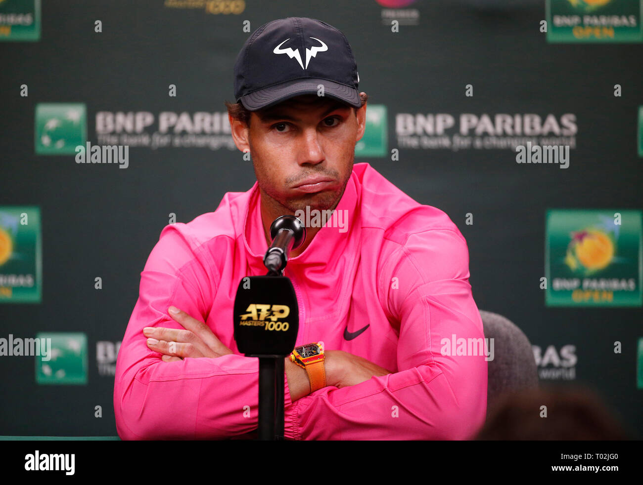 Californie, USA. 16 mars 2019. Rafael Nadal (ESP) s'adresse aux représentants des médias après le retrait en raison de la blessure de sa demi-finale du tournoi contre Roger Federer (SUI) au 2019 BNP Paribas Open à Indian Wells Tennis Garden à Indian Wells, en Californie. Charles Baus/CSM Crédit : Cal Sport Media/Alamy Live News Banque D'Images