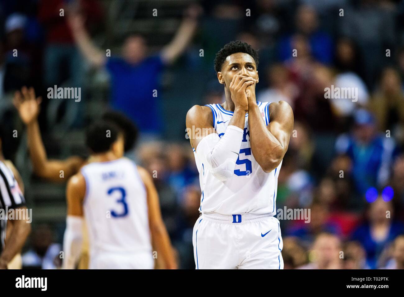 North Carolina, USA. 16 mars 2019. Duke Blue Devils RJ avant Barrett (5) au cours de la CAC Collège Basket-ball jeu de tournoi entre les Florida State Seminoles et les Blue Devils de Duke au centre du spectre le samedi 16 mars 2019 à Charlotte, NC. Jacob Kupferman/CSM Crédit : Cal Sport Media/Alamy Live News Banque D'Images