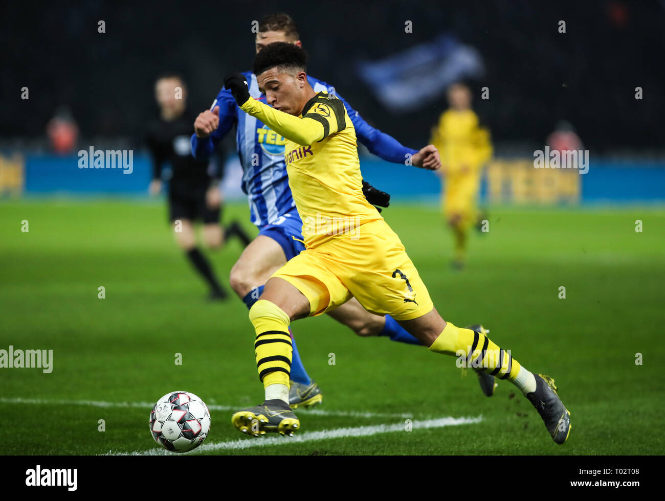 Berlin, Allemagne. Mar 16, 2019. Dortmund's Jadon, Sancho fait concurrence au cours d'un match de Bundesliga allemande entre Hertha BSC et Borussia Dortmund, à Berlin, Allemagne, le 16 mars 2019. Dortmund a gagné 3-2. Credit : Shan Yuqi/Xinhua/Alamy Live News Banque D'Images