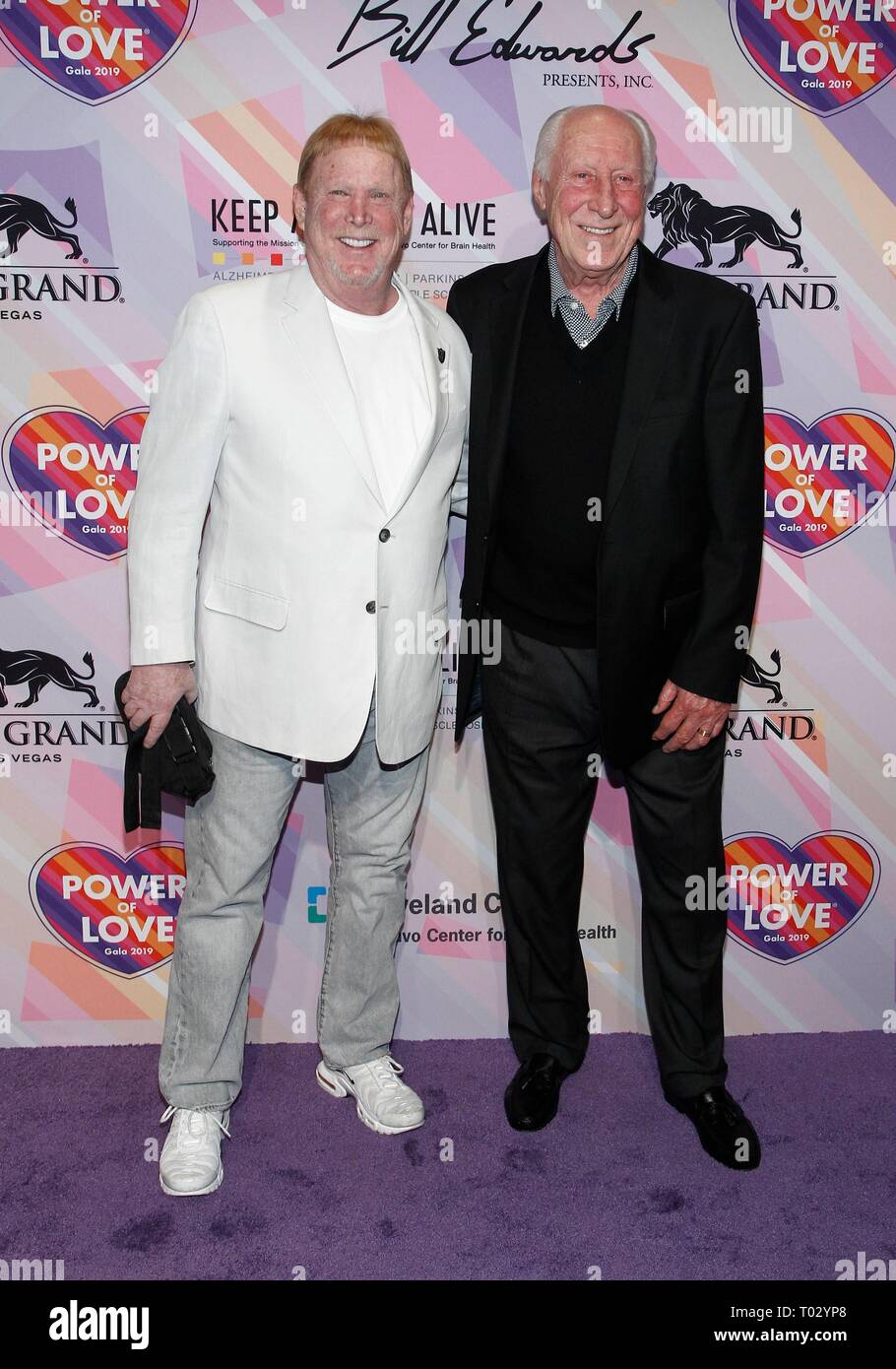 Las Vegas, NV, USA. Mar 16, 2019. Mark Davis, Fred Biletnikoff aux arrivées pour garder vivante la mémoire 23e Gala annuel de puissance de l'amour, la MGM Grand Garden Arena, Las Vegas, NV le 16 mars 2019. Credit : JA/Everett Collection/Alamy Live News Banque D'Images