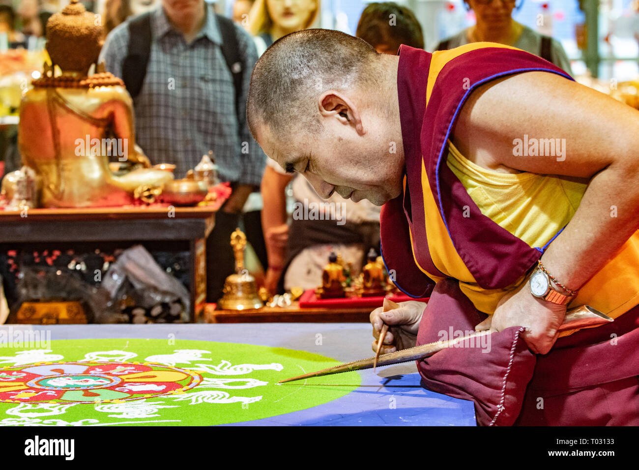 Festival d'Orient moine tibétain - cérémonie de Mandala : crédit facile vraiment Star/Alamy Live News Banque D'Images