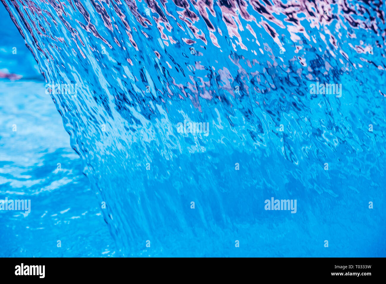 Abstract texture.cascade dans la piscine turquoise Banque D'Images