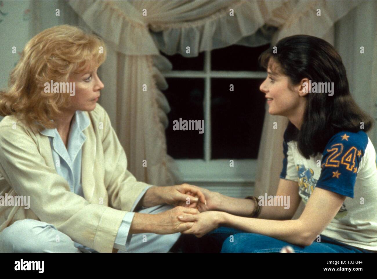 SHIRLEY MACLAINE, Debra Winger, TERMES D'AFFECTION, 1983 Banque D'Images