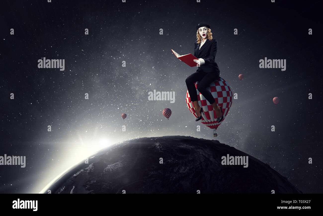 Jeune femme mime. Technique mixte Banque D'Images