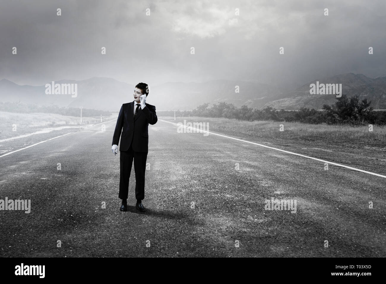 Jeune homme mime. Technique mixte Banque D'Images