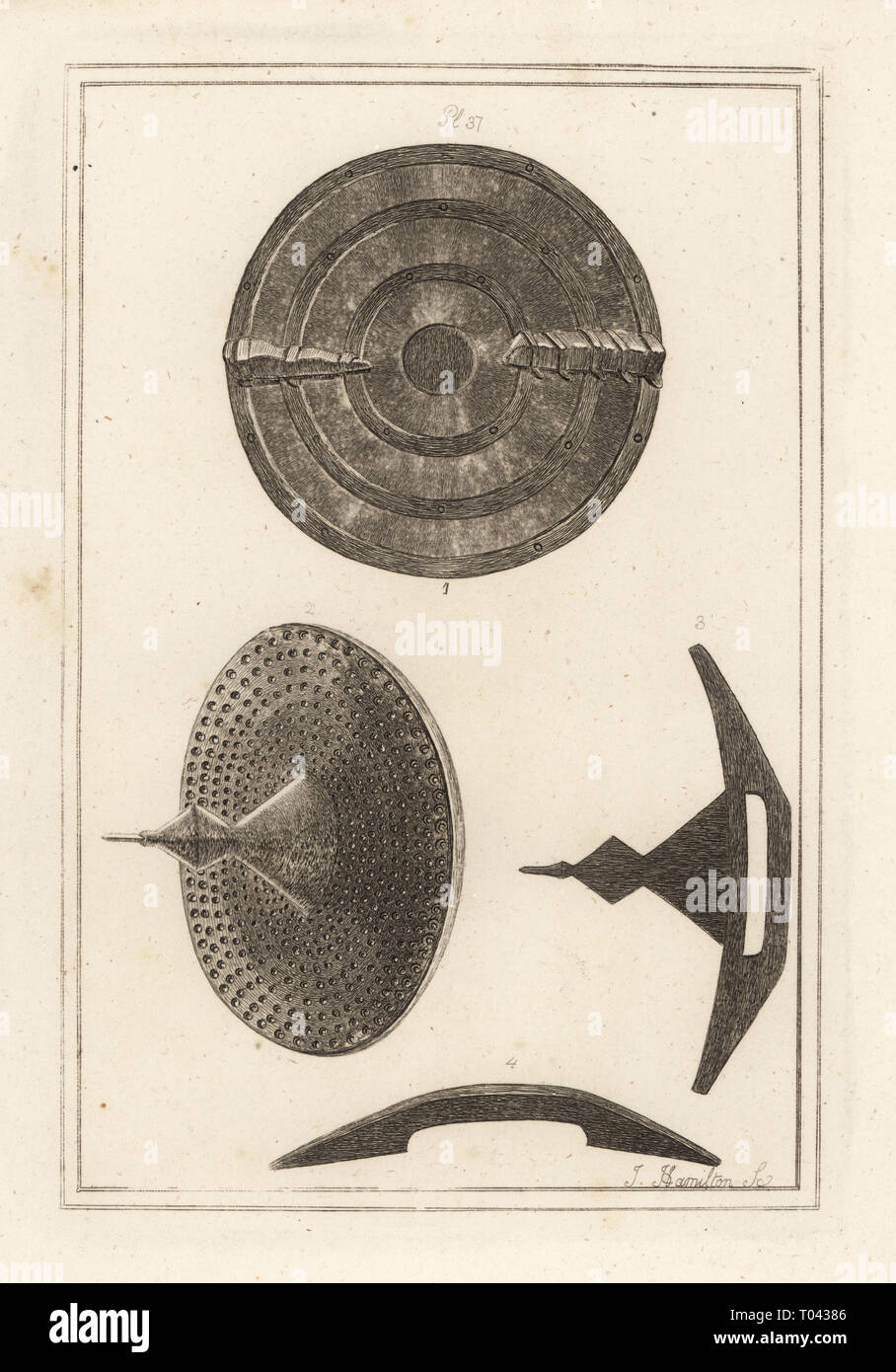 Vues d'une ancienne cocarde concave avec umbo ou pointe faite de peaux de cuir, plaque de fer et des clous en laiton. La gravure sur cuivre par J. Hamilton de Francis Grose antiquités militaires concernant une histoire de l'armée anglaise, Stockdale, Londres, 1812. Banque D'Images