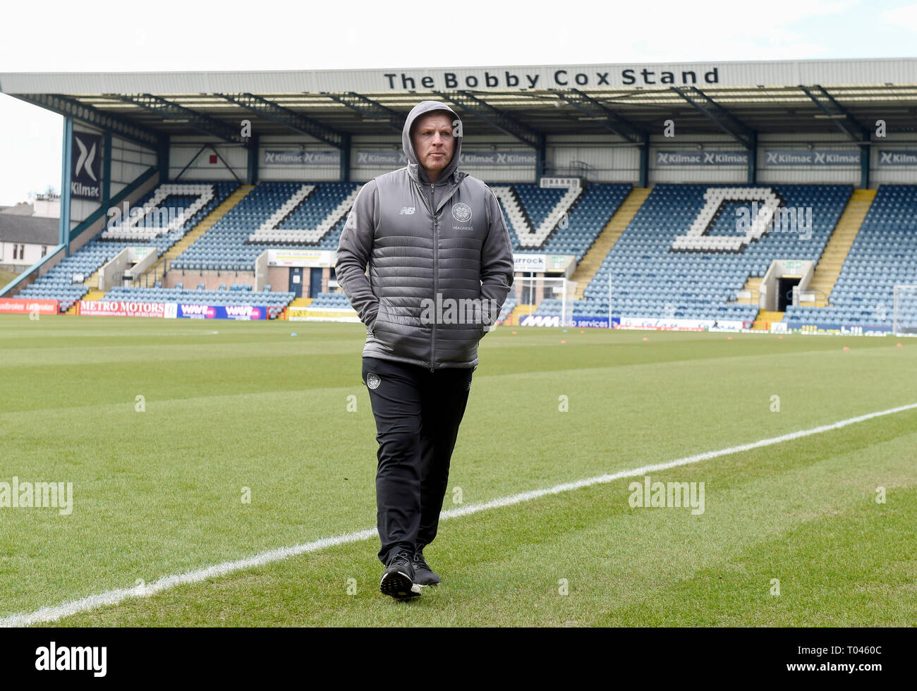 Gestionnaire celtique Neil Lennon sur le terrain avant le match de championnat écossais de Ladbrokes Kilmac Stadium, Dundee. Banque D'Images