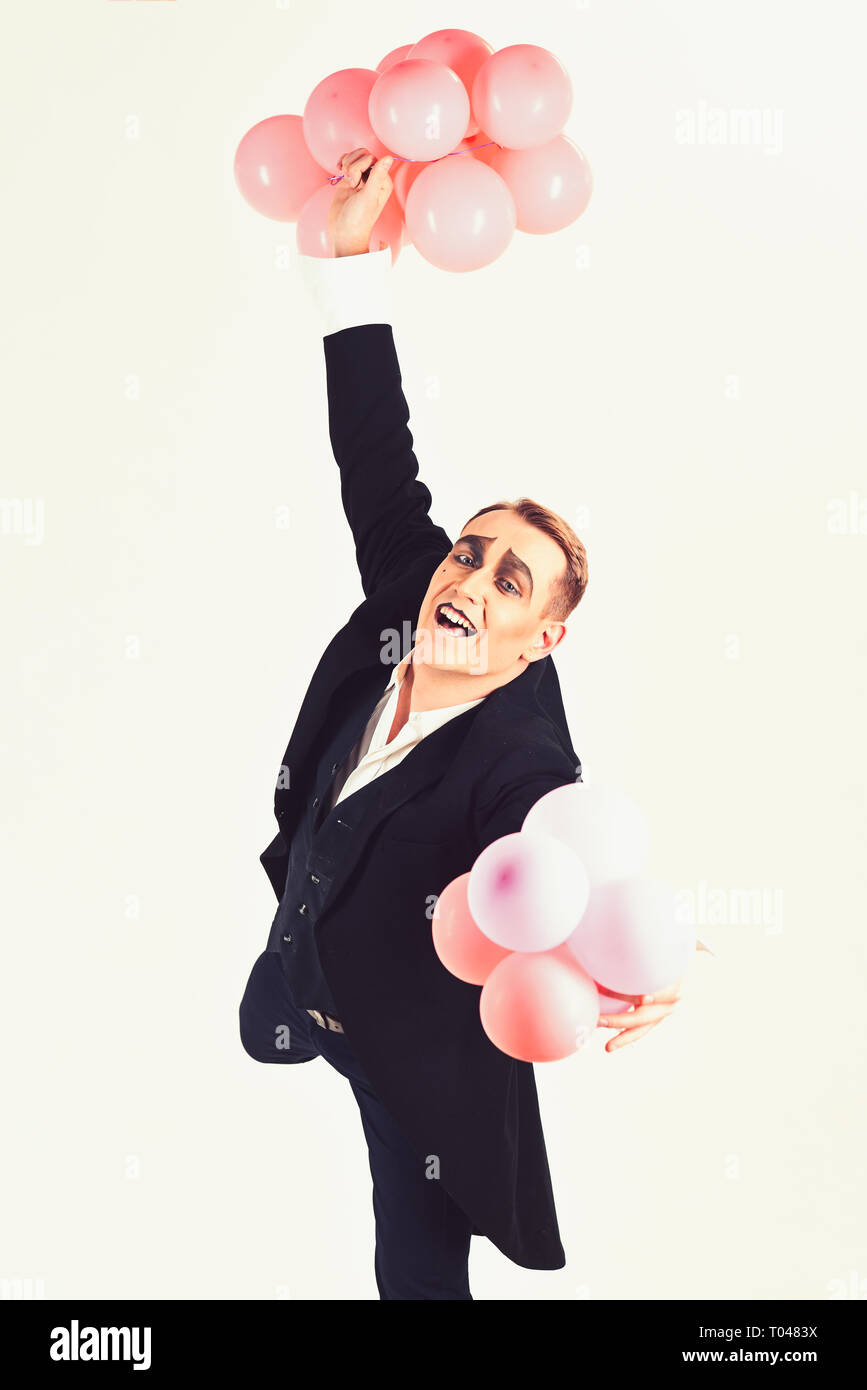 Joyeux Anniversaire A Quelqu Un Qui Est Eternellement Jeune L Homme Partie Mime Avec Des Ballons Homme Avec Du Maquillage Sur Mime D Anniversaire Anniversaire Ou Anniversaire Photo Stock Alamy