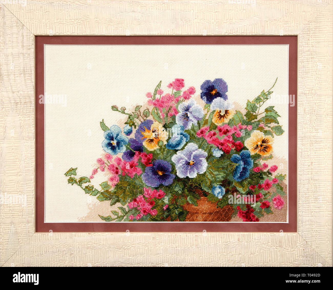 Bouquet de fleurs. Point de croix. Format horizontal. Banque D'Images