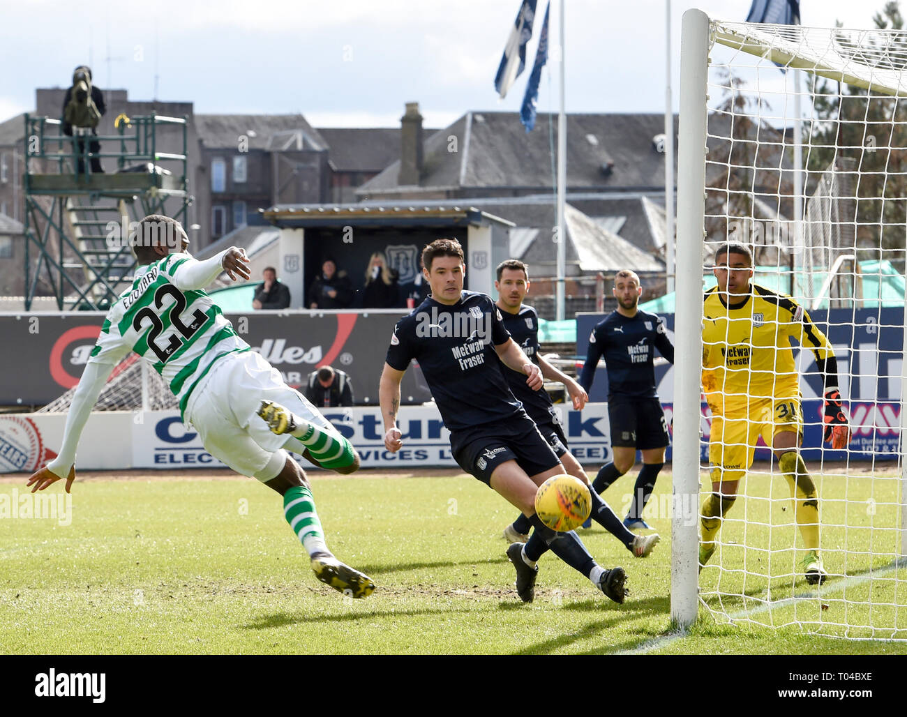 Odsonne du Celtic Edouard ne parvient pas à obtenir à l'extrémité d'une croix pendant le match de championnat écossais de Ladbrokes Kilmac Stadium, Dundee. Banque D'Images