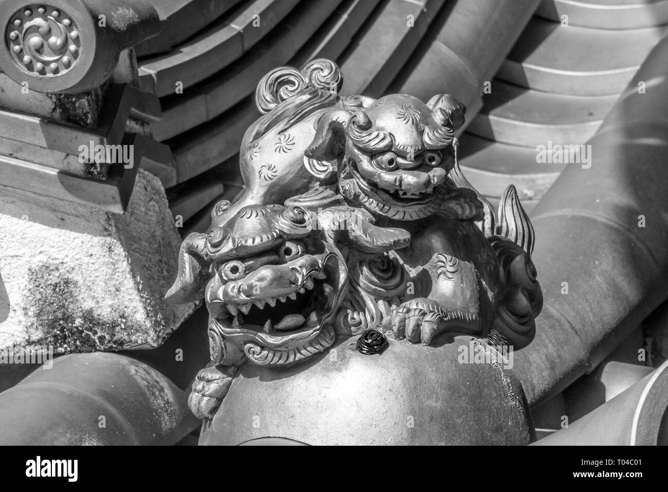 Tomebuta en forme de Lion Shishi toit gawara rodge à Kennin-ji porte Sanmon, déplacé de l'Annei-ji dans la ville de Hamamatsu, préfecture de Shizuoka. Histori Banque D'Images