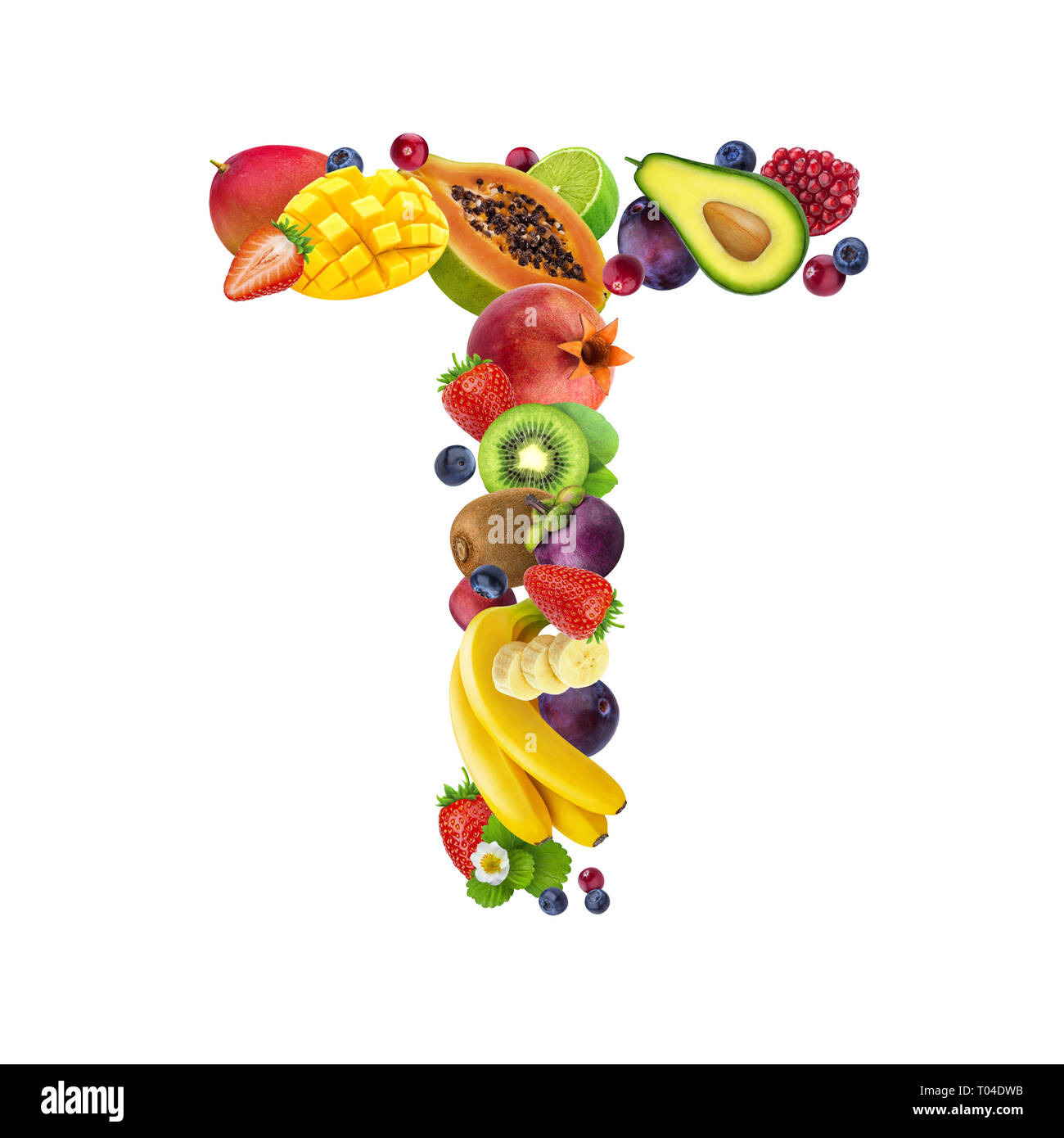 Lettre T faites de différents fruits et de baies, fruits alphabet isolé sur fond blanc Banque D'Images