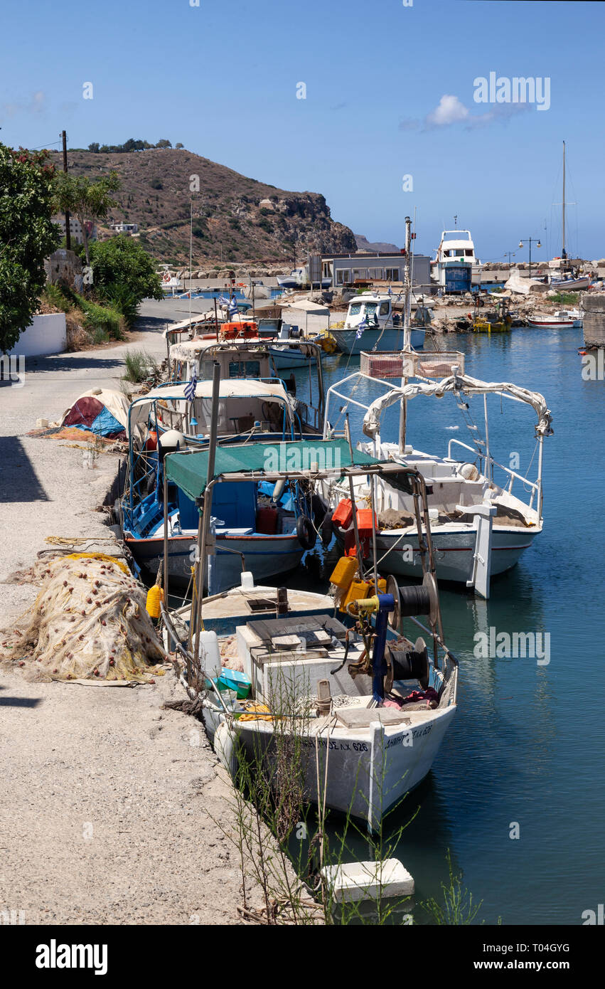 Les bateaux de pêche amarrés dans le port de Kolymbari, Crète, Grèce Banque D'Images