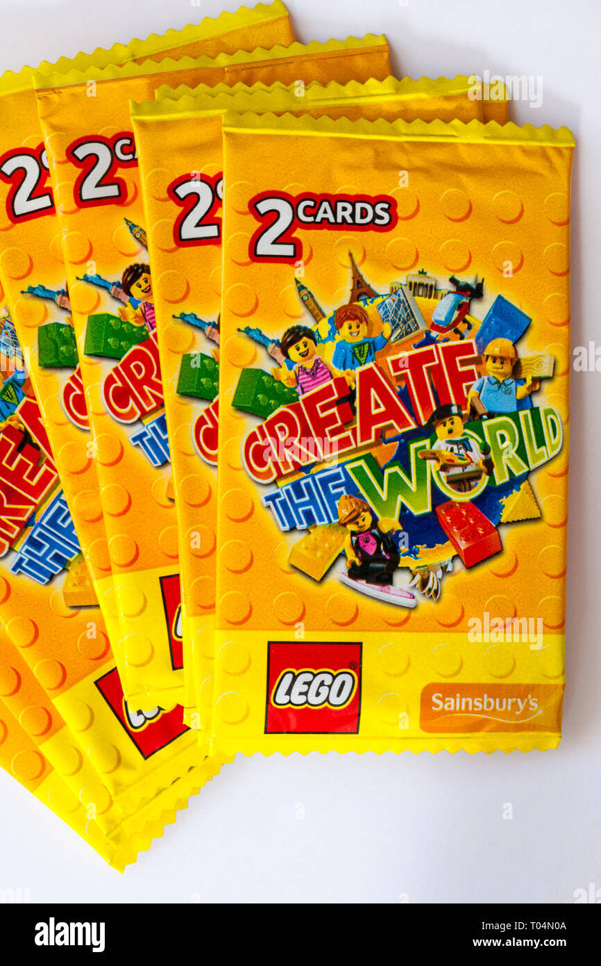 Créer le monde des cartes de jeu Lego Sainsburys sur fond blanc Banque D'Images