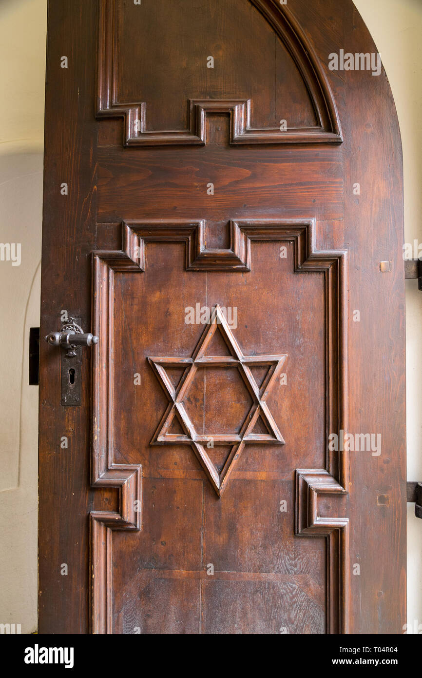 Étoile de David sur une porte en bois Banque D'Images