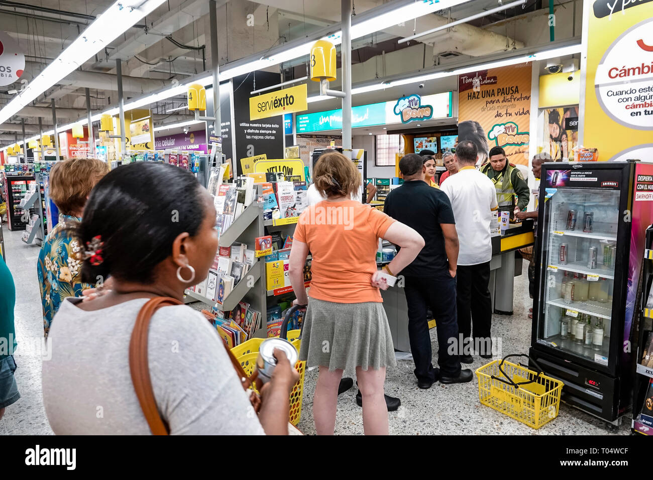 Cartagena Colombie,Centre,Centre,la Matuna,Exito Mercado,intérieur,supermarché d'épicerie,file d'attente caisse clients,Hispa Banque D'Images