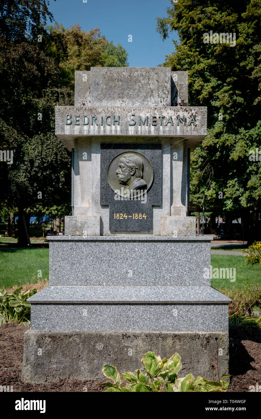 Monument A Bedrich Smetana Compositeur Tcheque De Ma Vlast Et La Fiancee Vendue Dans Le Parc De Vyskov Moravie Republique Tcheque Photo Stock Alamy Monument A Bedrich Smetana Compositeur Tcheque De Ma Vlast Et La Fiancee Vendue Dans Le Parc De Vyskov Moravie Republique Tcheque Photo Stock Alamy