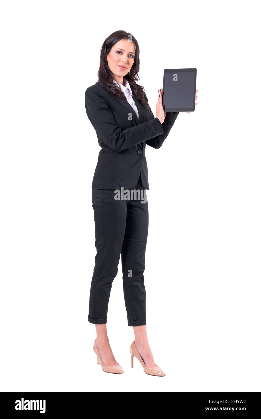 Vendeuse élégant ou tablette noir publicité femme d'afficher avec copyspace. Corps plein isolé sur fond blanc. Banque D'Images