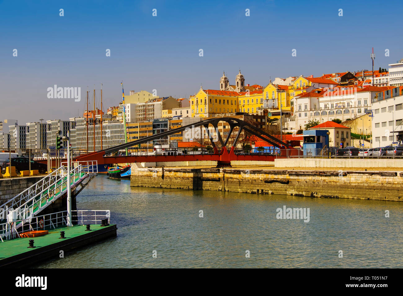 D'Alfama. Vue de la ville de Lisbonne depuis le port, le Portugal. L'Europe Banque D'Images