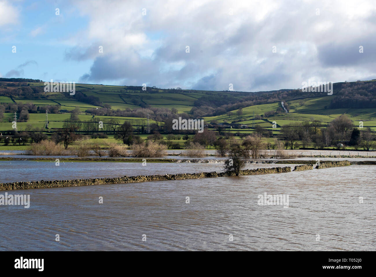 Inondations en Silsdend, Yorkshire, comme des avertissements d'inondation restent en place à travers le Royaume-Uni. Banque D'Images