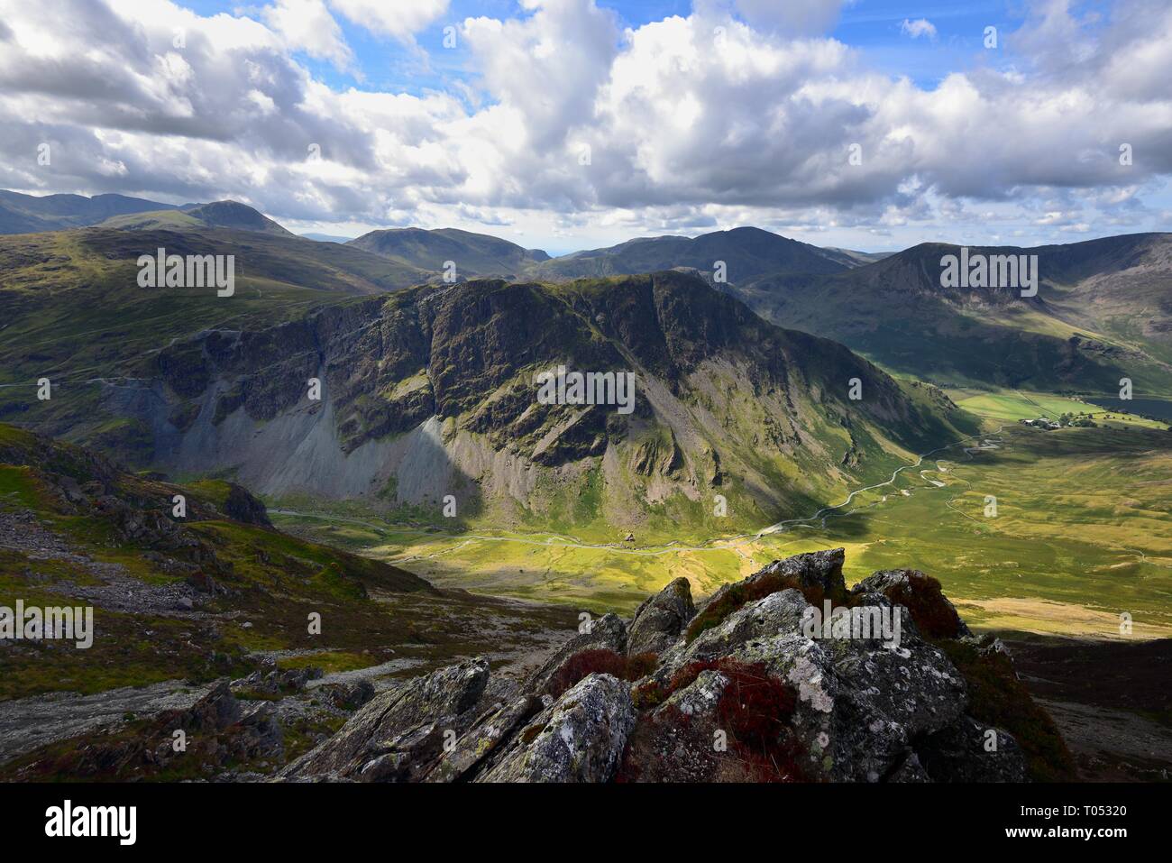 La lumière du soleil sur le sur la lande à Fells Banque D'Images