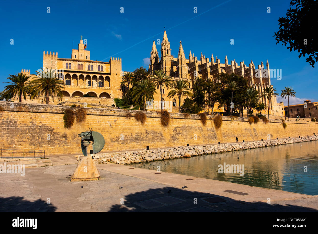 Cathédrale La Seu, Parc del Mar et Royal Palais de la Almudaina, Palma de Majorque. Majorque, Baléares, Espagne Europe Banque D'Images
