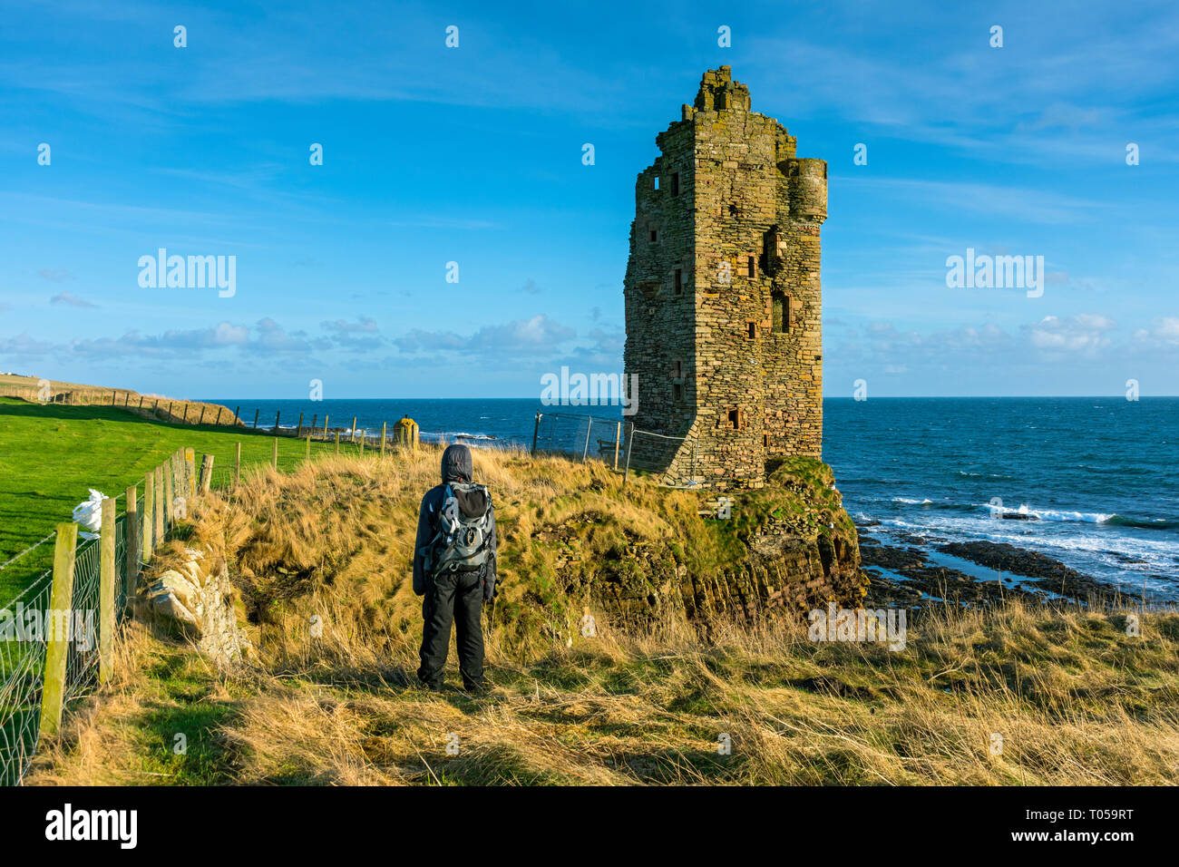 Keiss, château construit par George Sinclair, 5e comte de Caithness, à la fin du xvie ou début du xviie siècle. Sinclair's Bay, Keiss, Caithness, Ecosse, Royaume-Uni Banque D'Images