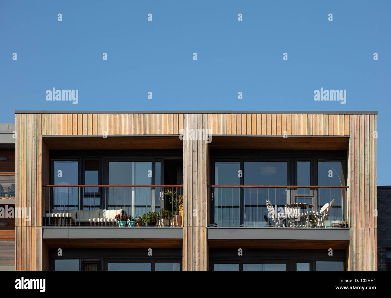 Espace de vie extérieur à Plymouth. Ces nouveaux bâtiments architecturaux donnent sur le Plymouth Sound Banque D'Images