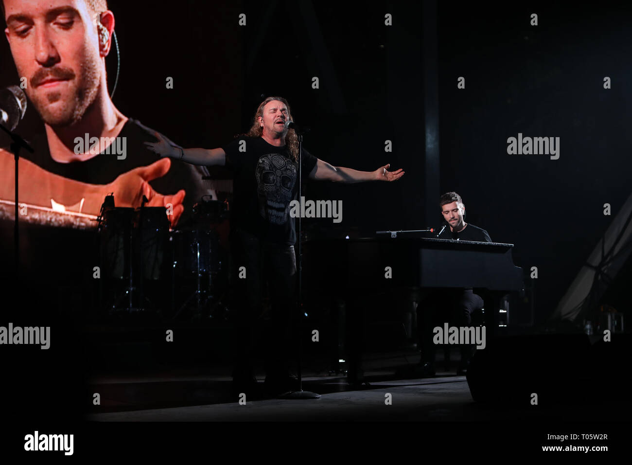 En Floride, aux États-Unis. Mar 16, 2019. Fher Olvera de Mana effectue avec Pablo Alboran au Bayfront Park à Miami, Floride le 16 mars 2019. Credit : Majo Grossi/media/Alamy Punch Live News Banque D'Images