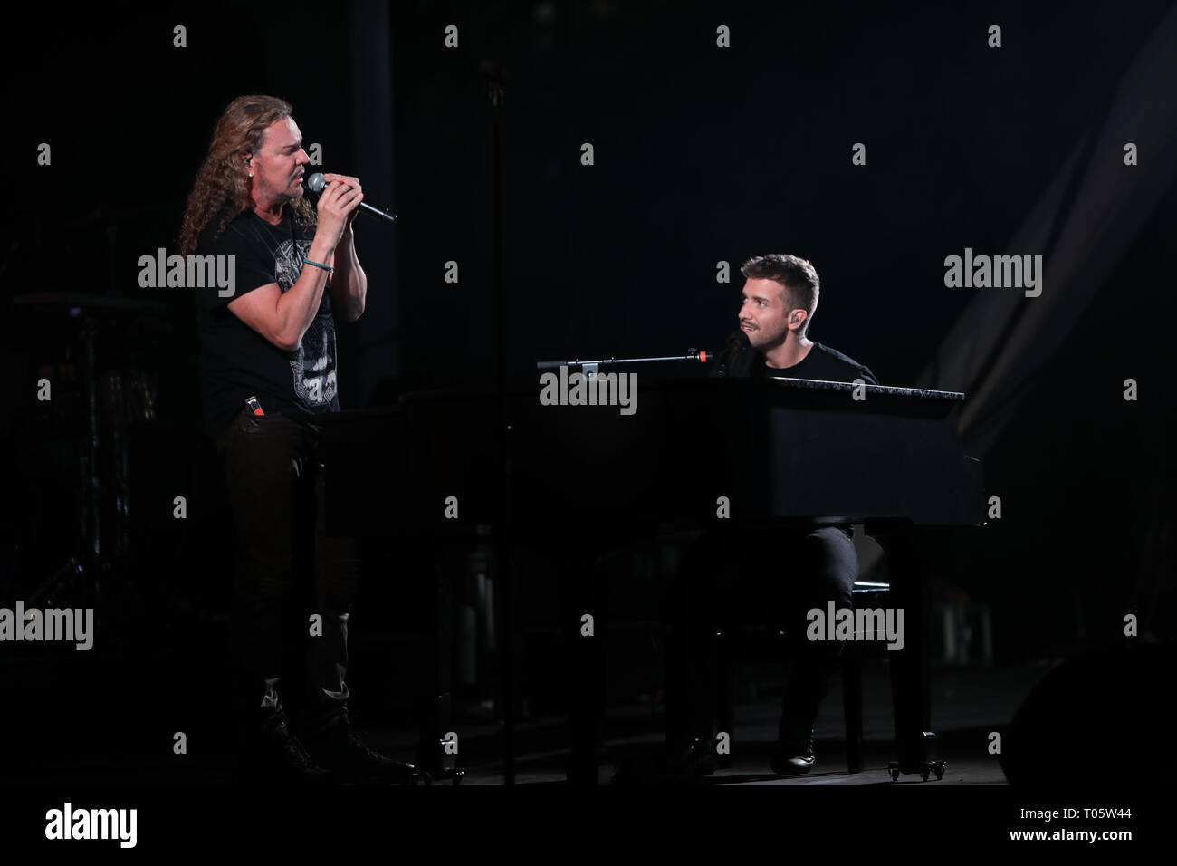 En Floride, aux États-Unis. Mar 16, 2019. Fher Olvera de Mana effectue avec Pablo Alboran au Bayfront Park à Miami, Floride le 16 mars 2019. Credit : Majo Grossi/media/Alamy Punch Live News Banque D'Images