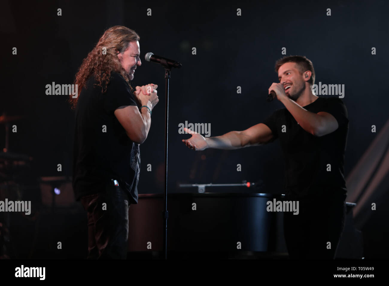 En Floride, aux États-Unis. Mar 16, 2019. Fher Olvera de Mana effectue avec Pablo Alboran au Bayfront Park à Miami, Floride le 16 mars 2019. Credit : Majo Grossi/media/Alamy Punch Live News Banque D'Images