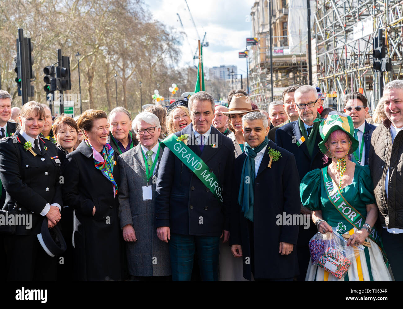 Londres, Royaume-Uni. Mar 17, 2019. James Nesbitt, Grand Marshall du London St Patrick's Day Parade avec le maire de Londres Sadiq Khan. Credit : AndKa/Alamy Live News Banque D'Images