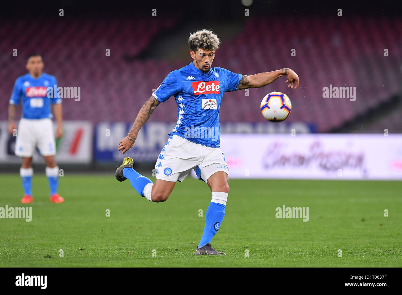 Naples, Italie. Mar 17, 2019. Foto Cafaro/LaPresse 17 marzo 2019 Napoli, Italia sport calcio Napoli vs Udinese - Campionato di Calcio Serie A TIM 2018/2019 - stadio San Paolo. Nella foto : Kevin Malcuit (SSC Napoli). Cafaro Photo/LaPresse 17 mars 2019 Naples, Italie Sports Football Napoli vs Udinese - championnat de football italien une ligue TIM 2018/2019 - stade San Paolo. Dans le pic : Kevin Malcuit (SSC Napoli). Credit : LaPresse/Alamy Live News Banque D'Images