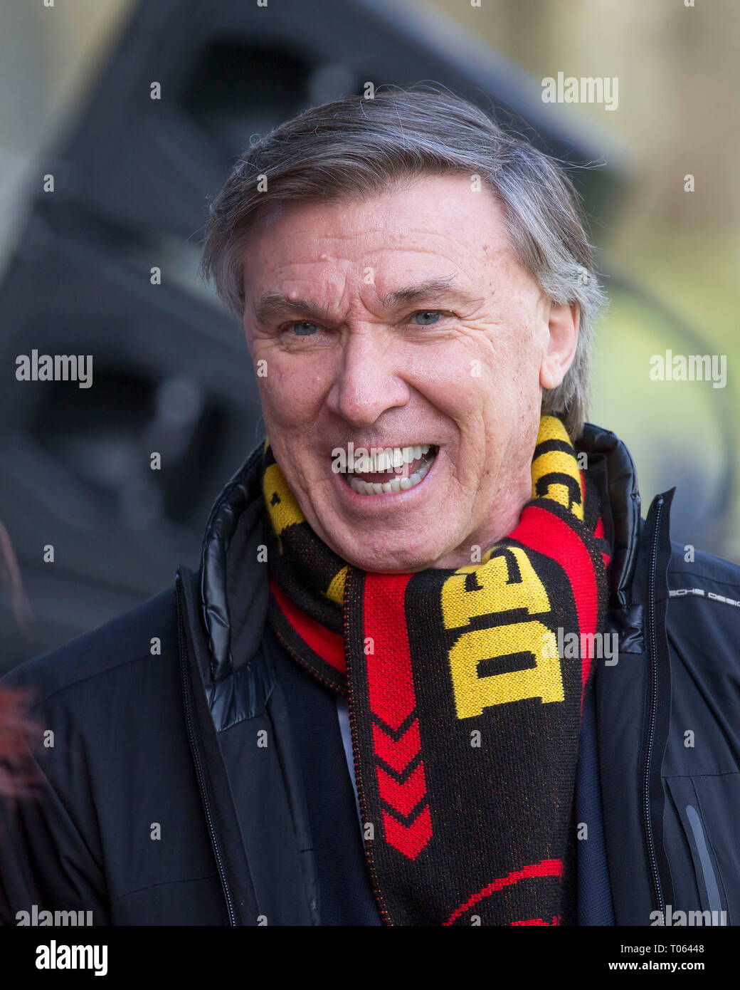 Cologne, Allemagne. Mar 17, 2019. Rugby : EM, Division 1A, 2019 Championnat d'Europe, Allemagne - Espagne, Journée 5 : DRV Président Robin J. Stalker sur le téléphone. Photo : Jürgen Kessler/dpa dpa : Crédit photo alliance/Alamy Live News Banque D'Images