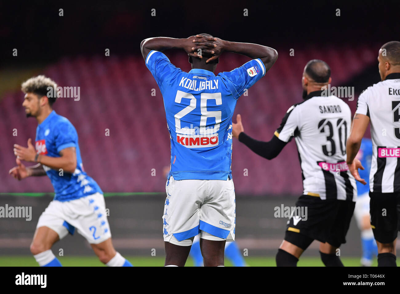 Naples, Italie. Mar 17, 2019. Foto Cafaro/LaPresse 17 marzo 2019 Napoli, Italia sport calcio Napoli vs Udinese - Campionato di Calcio Serie A TIM 2018/2019 - stadio San Paolo. Kalidou Koulibaly Nella foto : (SSC Naples) deluso. Cafaro Photo/LaPresse 17 mars 2019 Naples, Italie Sports Football Napoli vs Udinese - championnat de football italien une ligue TIM 20Kalidou Koulibaly (SSC Naples) montre sa déception. Credit : LaPresse/Alamy Live News Banque D'Images