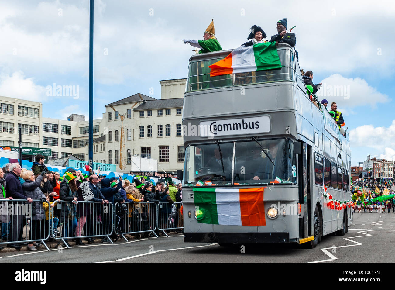Birmingham, UK. 17 mars, 2019. Le Birmingham St. Patrick's Day Parade a eu lieu aujourd'hui en face de 90 000 personnes au milieu de soleil et grêle forte gratuites. Credit : Andy Gibson/Alamy Live News. Banque D'Images
