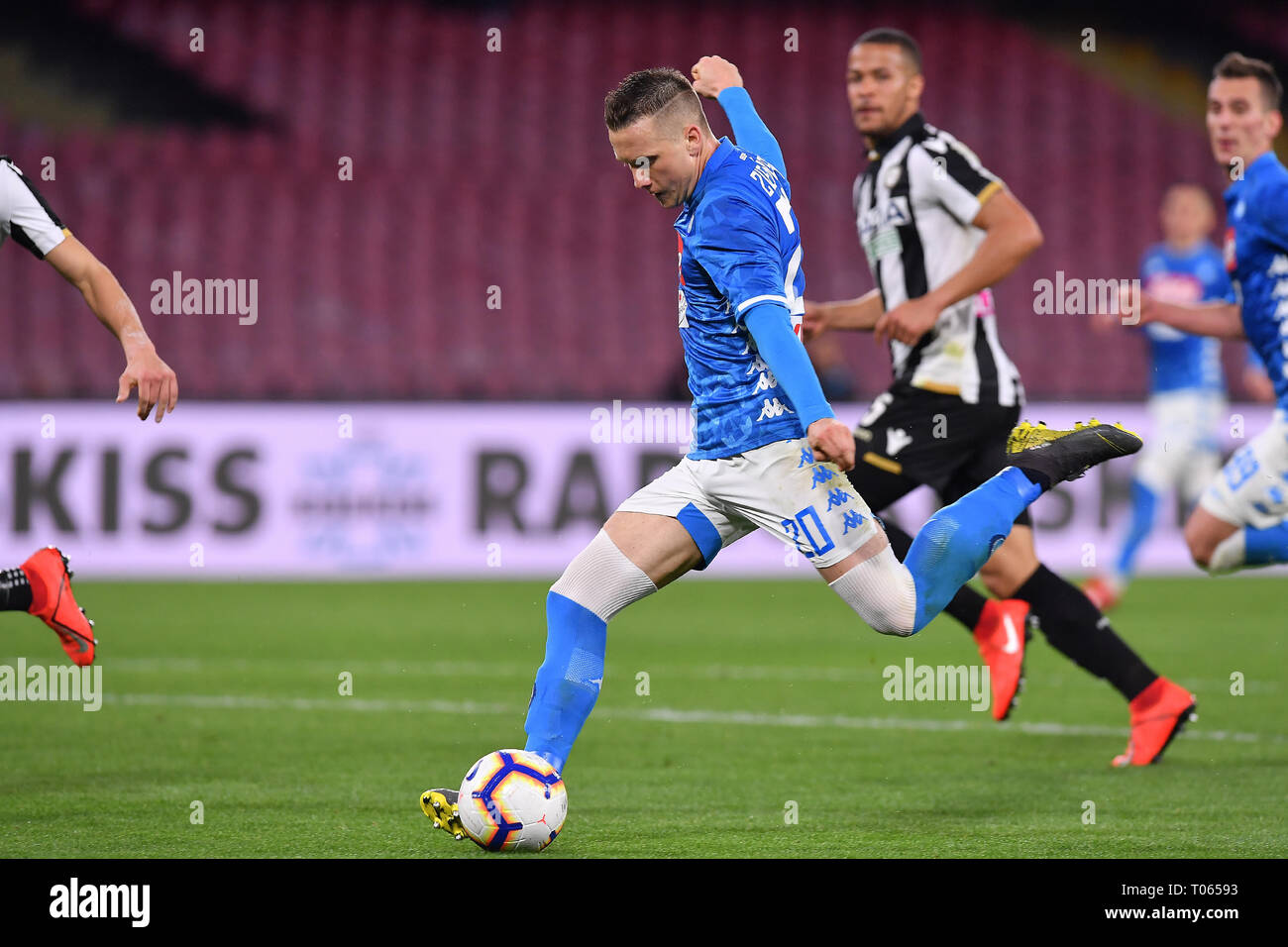 Naples, Italie. Mar 17, 2019. Foto Cafaro/LaPresse 17 marzo 2019 Napoli, Italia sport calcio Napoli vs Udinese - Campionato di Calcio Serie A TIM 2018/2019 - stadio San Paolo. Nella foto : Piotr Zielinski (SSC Napoli). Cafaro Photo/LaPresse 17 mars 2019 Naples, Italie Sports Football Napoli vs Udinese - championnat de football italien une ligue TIM 2018/2019 - stade San Paolo. Dans le pic : Piotr Zielinski (SSC Napoli). Credit : LaPresse/Alamy Live News Banque D'Images