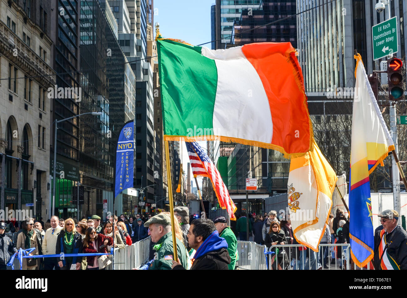 New York City, USA. Mar 16, 2019. Le jour de la Saint Patrick est célébré par un défilé le long de la 5e Avenue. Credit : jbdodane/Alamy Live News Banque D'Images