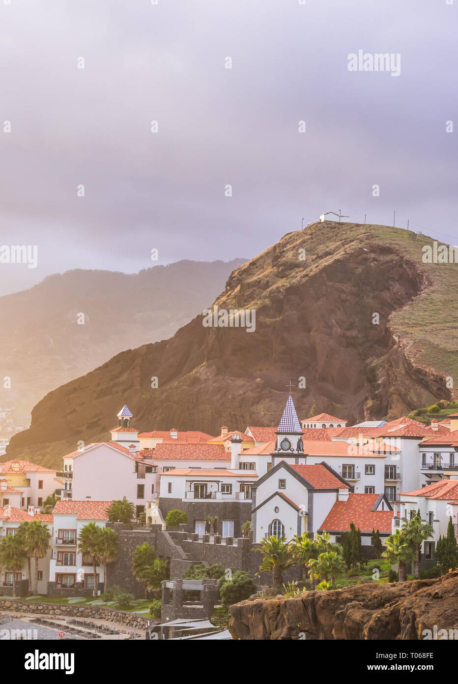 Avis de Canical, une ville de l'île de Madère, au Portugal, au coucher du soleil. Banque D'Images