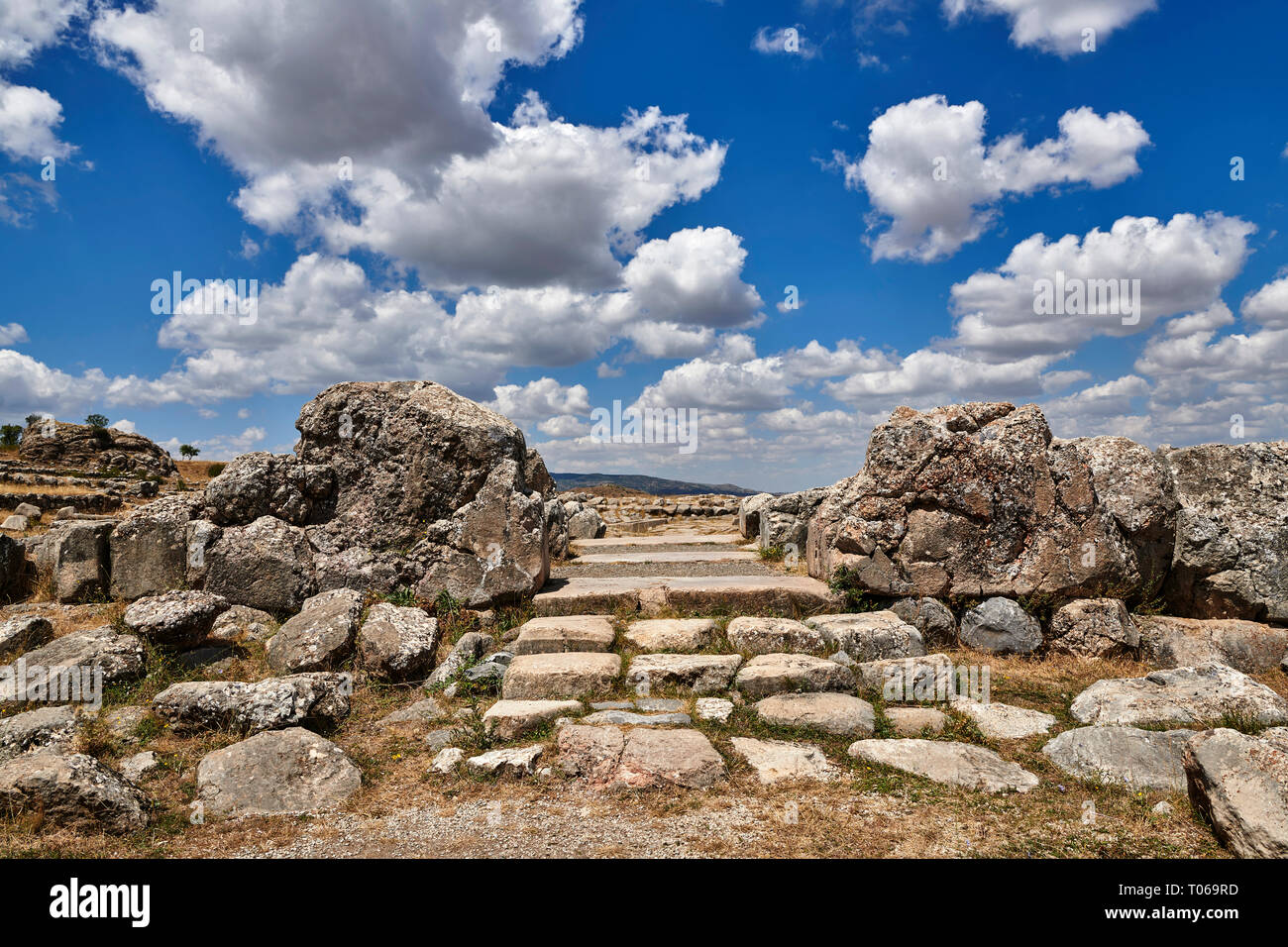 Entrée du Temple I, Hattusha (terme hittites désigne également ou Hattusas) la fin de l'âge du Bronze anatolien capitale de l'Empire hittite. Site archéologique Hittite et la ruine Banque D'Images Entrée du Temple I, Hattusha (terme hittites désigne également ou Hattusas) la fin de l'âge du Bronze anatolien capitale de l'Empire hittite. Site archéologique Hittite et la ruine Banque D'Images